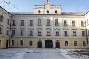 Stavební chemie Ceresit při obnově mramorových podlah zámku ve Starém Hobzí