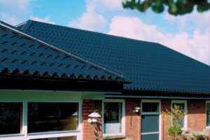 Novinka od Lindabu: plechové střešní krytiny Topline a Ideal ve variantě STRONG