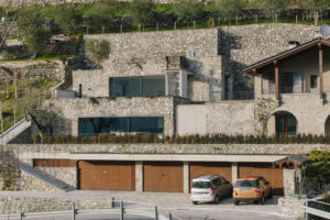 Soukromá rezidence v severní Itálii – jedno z prvních využití posuvného systému Schüco ASS 77 PD.HI