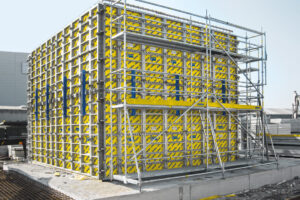 Doka posiluje bezpečnost na staveništích