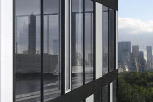 Větrací křídlo Schüco AWS VV s mechatronickým kováním TipTronic zajistí automatický přísun čerstvého vzduchu