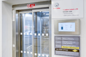 Unikátní solární výtah i letoun spojuje technologie značky Schindler