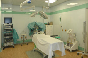 První operační sál na Slovensku s antibakteriálním sklem