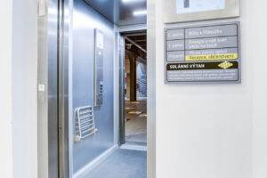 Solární výtah Schindler – výrobek oceněný titulem Český energetický a ekologický projekt roku 2015