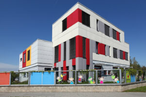Mateřské školy barevně a energeticky šetrně s využitím systému Lindab Stavby