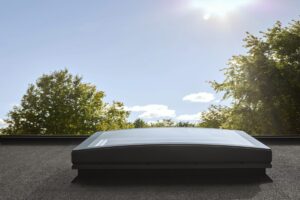 VELUX představuje světlík s bezrámovým zaobleným zasklením