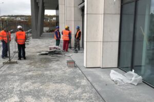 Designové odvodnění vstupních ploch moderní kancelářské budovy Aspira Praha