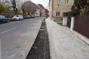 Odvodňovací systém MEA EN2000 se uplatnil při rekonstrukci komunikace v Lahošti