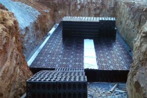 Zasakování dešťové vody u Bytového komplexu na Zeleném trojúhelníku v Plzni