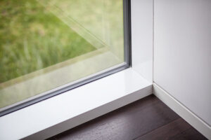 Efektně zapuštěné soklové lišty v Rezidenci Sacre Coeur²