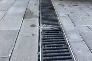 Příklady odvodnění ploch za použití kompozitních žlabů MEARIN Plus