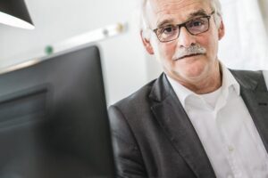 Fasáda a střecha Prefa na Domě obuvi Schüttfort v Hamburku