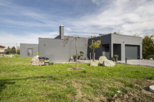 Dům kompletně bez dřeva a zateplení – z Ytongu a svépomocí