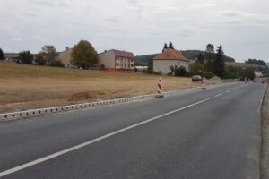 Jihočeská cyklostezka s bezpečným obrubníkovým odvodněním MEA KERB