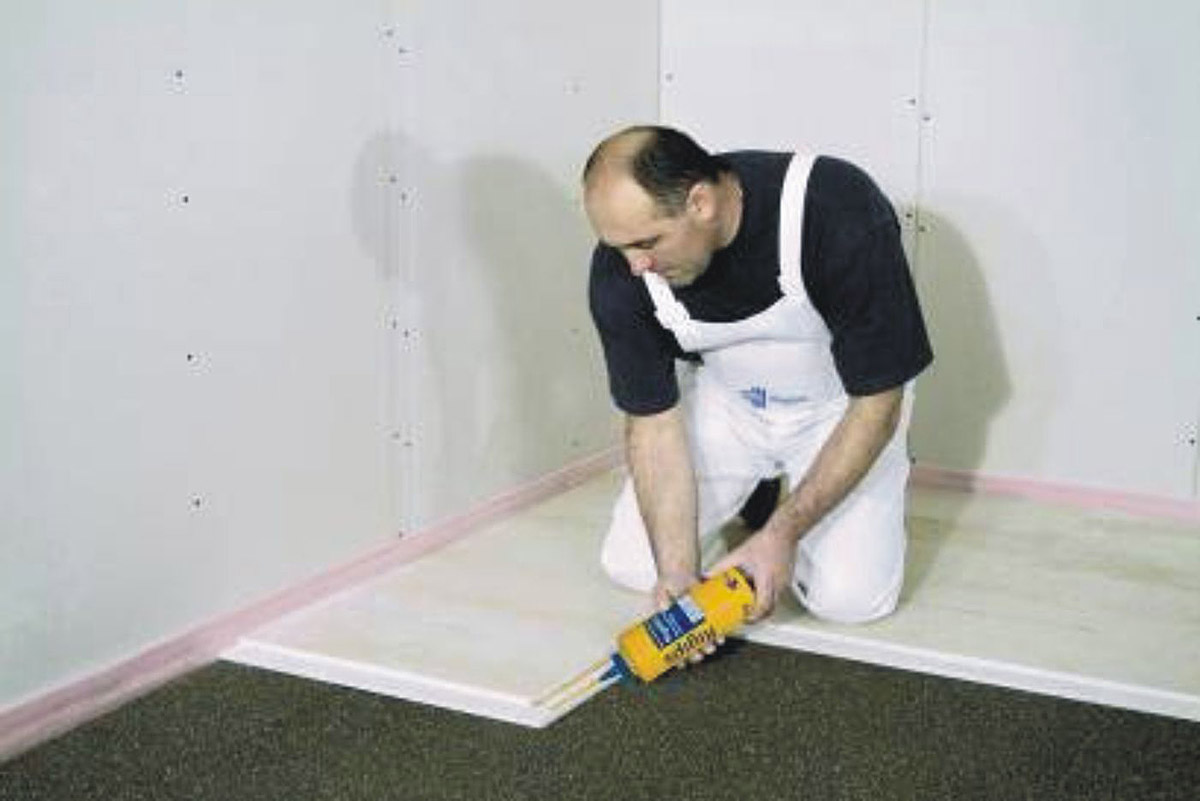 Montáž suché plovoucí sádrovláknité podlahy je rychlá. Podlahy ze sádrovláknitých desek Rigidur mají vysokou tvrdost a pevnost povrchu – vydrží např. zátěž kolečkových židlí. Podlahy jsou pochůzné ihned po vytvrzení lepidel. Po cca 24 hodinách je možné na hotové podlahy položit koberce, linoleum i parkety. Přinášejí tedy značné zrychlení stavebních kroků při výstavbě.