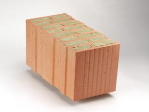 Obr. 1: Cihla plněná minerální vatou Porotherm 44 T Profi Obr. 1: Cihla plněná minerální vatou Porotherm 44 T Profi