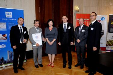 Vítězem soutěže o nejkvalitnějšího dodavatele stavebních prací pro veřejný sektor byla zvolena společnost Vodohospodářské stavby. Ocenění přebírá generální ředitel Jindřich Pytelka. Vítězem soutěže o nejkvalitnějšího dodavatele stavebních prací pro veřejný sektor byla zvolena společnost Vodohospodářské stavby. Ocenění přebírá generální ředitel Jindřich Pytelka.