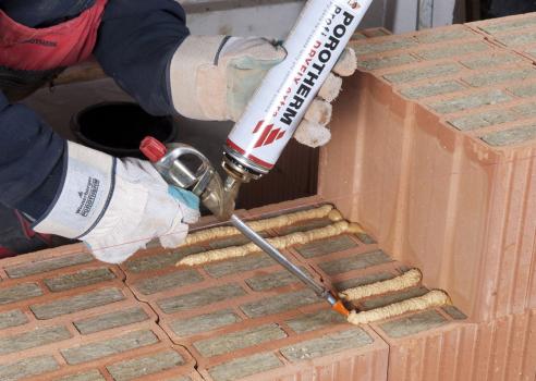 Zdění na lepidlo Porotherm Dryfix.extra Zdění na lepidlo Porotherm Dryfix.extra