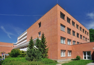 Nová spárovací malta Cemix je na fasádě Krajské nemocnice Tomáše Bati