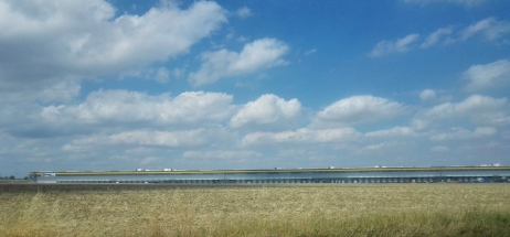 Hala Amazonu s nakládacími rampami