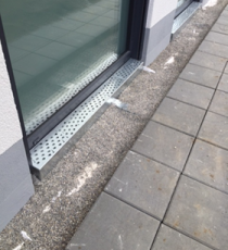 Terasový žlab MEATEC v kombinaci s oknem