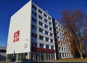 Konferenci Defekty budov pořádá Vysoká škola technická a ekonomická v Českých Budějovicích – katedra stavebnictví 