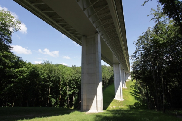 Viadukty přes údolí potoka Hrabynka a údolí potoka Kremlice