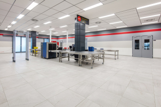 Dlaždice RAKO v nové odbavovací hale letiště v Pardubicích Dlaždice RAKO v nové odbavovací hale letiště v Pardubicích